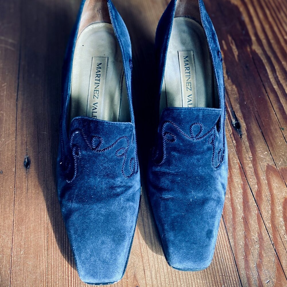 Blue suede Martinez Valero pump